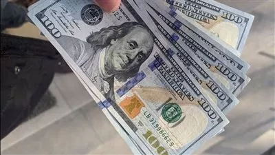 الدولار يتراجع قبيل تقرير التضخم في أمريكا.. والبتكوين يرتفع