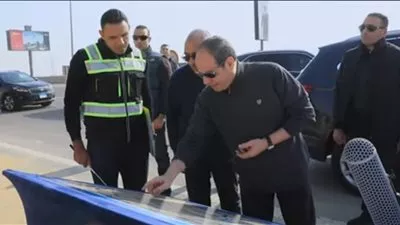 الرئيس السيسي يتفقد مشروعات الطرق والمحاور بالقاهرة الجديدة