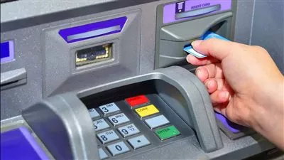 بنوك مصرية تحظر السحب النقدي في الخارج وسط أزمة العملات الأجنبية