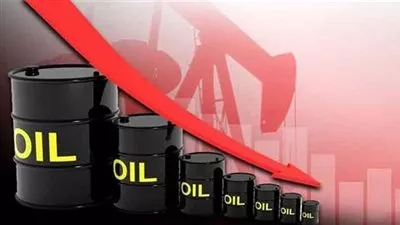 تراجع أسعار النفط مع تعويض ارتفاع الدولار لمخاطر اضطرابات البحر الأحمر