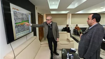 وزير الإسكان يتابع موقف تقنين أوضاع الأراضي وتنفيذ المرافق بالمناطق المضافة لمدينة الشروق 