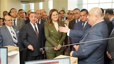 وزيرا التخطيط والتنمية المحلية يفتتحان مركز خدمات مصر بالإسكندرية