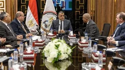 وزير الإنتاج الحربي يبحث التعاون مع «يورودرو» الإيطالية لإنتاج المصاعد والسلالم الكهربائية