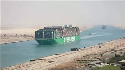 قناة السويس: حركة الملاحة منتظمة ولم تتأثر بغرق حفار البحر الأحمر