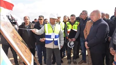 وزير النقل يتفقد مواقع العمل بمشروع الخط الثاني للقطار الكهربائى السريع 