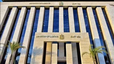 نقابة العاملين بالسياحة والفنادق توقع اتفاقية عمل مع فندق نوفتيل مرسى علم