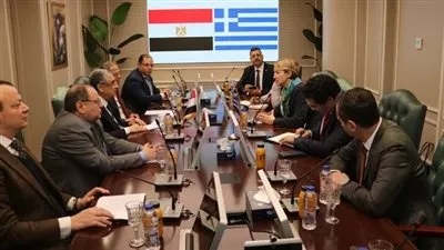 وزير الكهرباء يتابع مستجدات مشروع الربط الكهربائي بين مصر واليونان