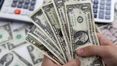 ارتفاع الدولار وتراجع الين بعد تصريحات مسؤولين بالفيدرالي الأمريكي