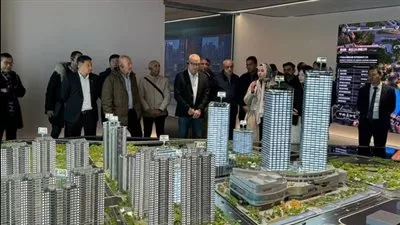 وزير الإسكان يتفقد منطقة الأعمال المركزية بمدينة «شنجهاي» الصينية