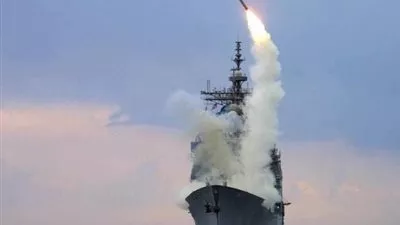 القوات الأمريكية تسقط 12 طائرة بدون طيار فوق البحر الأحمر