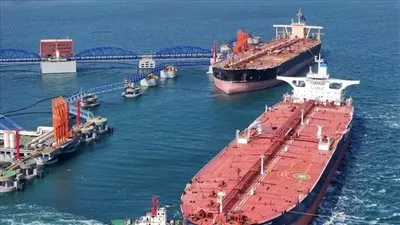 «موديز» تتوقع مزيداً من اضطرابات أسعار النفط بسبب توترات البحر الأحمر