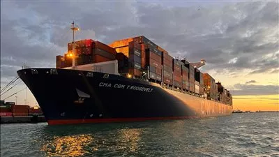 ميناء الأسكندرية يستقبل أكبر سفينة حاويات في تاريخه بحمولة 142 ألف طن 