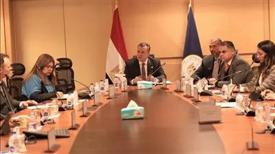 وزير السياحة يبحث مع بنك JPMorgan فرص الاستثمار السياحي في مصر