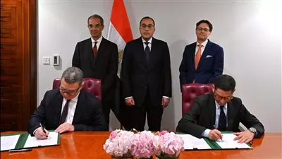 رئيس الوزراء يشهد توقيع اتفاقية بين «إيتيدا» و«شبكة المشرق» الإماراتية 