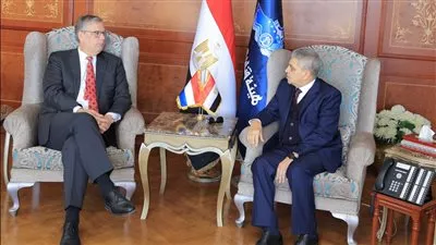 رئيس هيئة قناة السويس يبحث التعاون مع هولندا بمجالات التدريب والتحول الأخضر