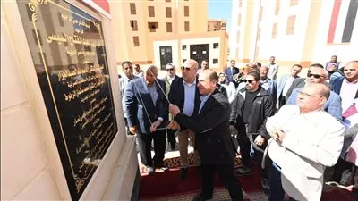 وزير الإسكان يفتتح مشروع «درة الوادى» بمدينة الخارجة في الوادى الجديد