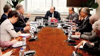 وزير التجارة يبحث مع المفوضية الأوروبية مستجدات آلية تعديل الحدود الكربونية CBAM