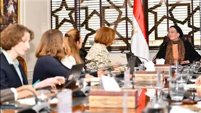 وزيرة البيئة تناقش مع ممثلي «OECD» سياسات النمو الأخضر فى مصر