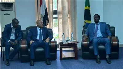 وزير النقل: مستعدون للتعاون المشترك في رفع كفاءة وتجديد شبكه الطرق الداخلية بتنزانيا