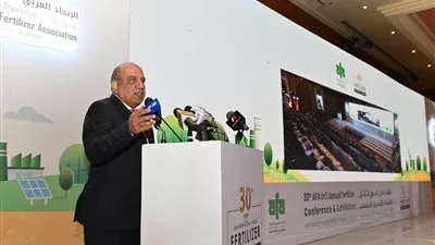 وزير قطاع الأعمال: تطوير 5 مصانع أسمدة بالشراكة مع القطاع الخاص