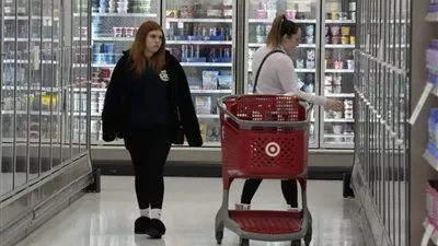  مؤشر ثقة المستهلك الأمريكي يسجل أول قراءة سلبية منذ 4 أشهر