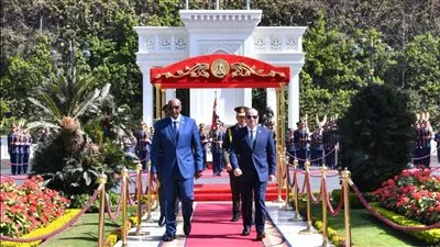 السيسي يستقبل رئيس مجلس السيادة السوداني لبحث العلاقات الثنائية
