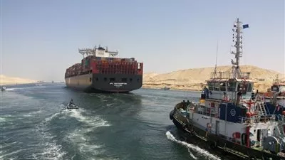 2,3 % تراجعًا في حمولات السفن العابرة لقناة السويس خلال يناير