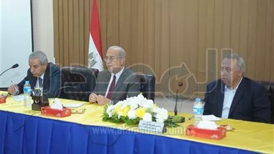 رئيس الوزراء يلتقي بمستثمري العاشر من رمضان