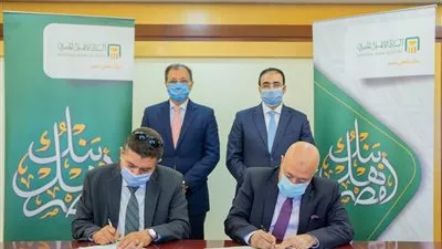 البنك الأهلى يوقع بروتوكولات تعاون مع 3 شركات لنشر 70 ألف ماكينة POS  