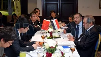 وزير الاستثمار يبحث مع  وزير التجارة الصيني أوجه التعاون المشترك بين البلدين