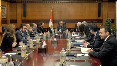 رئيس الوزراء يبحث مع نائب رئيس مؤسسة التمويل الدولية تعزيز التعاون