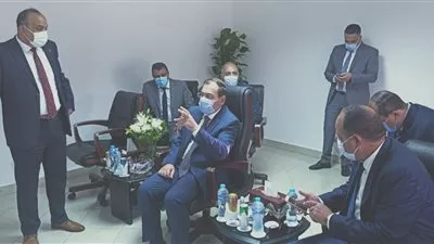 وزير البترول: تحويل 42 ألف سيارة للعمل بالوقود المزدوج خلال 2019-2020