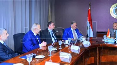 وزير التجارة يبحث مع 