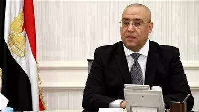 الجزار يتابع موقف تنفيذ المشروعات السكنية والخدمية بالعبور الجديدة