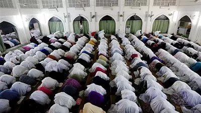 بالفيديو ..المسلمون يستقبلون شهر رمضان