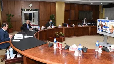 «الملا»: الاعداد للتوقيع النهائى على 12 اتفاقية للبحث عن البترول والغاز