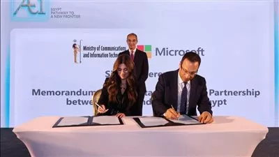 «الاتصالات» تتعاون مع «مايكروسوفت» في حوكمة الذكاء الاصطناعى وبناء القدرات