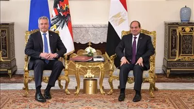 الرئيس السيسي يستقبل المستشار النمساوي كارل نيهامر على هامش القمة المصرية الأوروبية