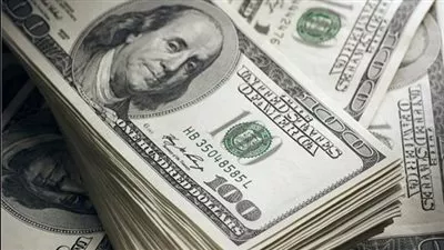 تراجع الدولار والجنيه الاسترليني يبتعد عن أدنى مستوياته خلال شهر