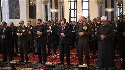 السيسي يؤدي صلاة الجمعة بمسجد المشير طنطاوي في ذكرى العاشر من رمضان