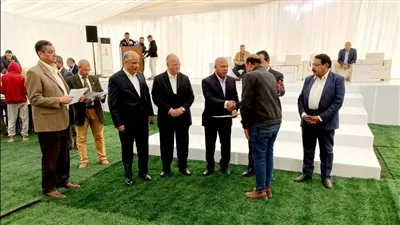 وزير النقل يسلم 109 شقق للمتضررين من مسار القطار الكهربائي السريع بحلوان