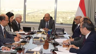 وزير قطاع الأعمال يبحث توسيع قاعدة الاستفادة من خدمات التأمين الصحي والاجتماعي