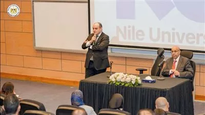 وزير التجارة يستعرض جهود النهوض بالقطاع الصناعي وزيادة الصادرات المصرية