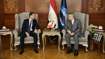 رئيس هيئة قناة السويس يبحث مع السفير الفرنسي سبل تعزيز التعاون