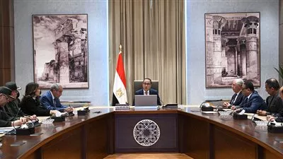 الحكومة تبدأ إجراءات توفير مخزون استراتيجي من السلع الأساسية لضبط الأسواق