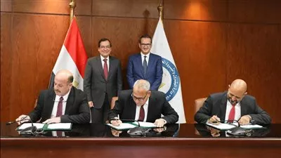 وزير البترول يشهد توقيع اتفاقيتين لتطوير حقول النفط والغاز المتقادمة بخليج السويس