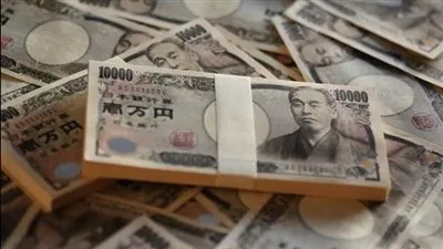 الين الياباني يهبط إلى أدنى مستوى في 34 عاماً أمام الدولار 