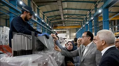 رئيس الوزراء يزور مصنع «السويدي» للمحولات الكهربائية بالعاشر من رمضان