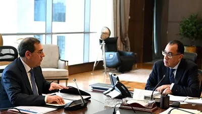 رئيس الوزراء يتابع موقف توفير الاحتياجات البترولية قبل إجازة العيد 