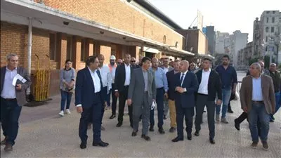 وزير النقل يتفقد مشروع المرحلة الأولى من مترو الإسكندرية